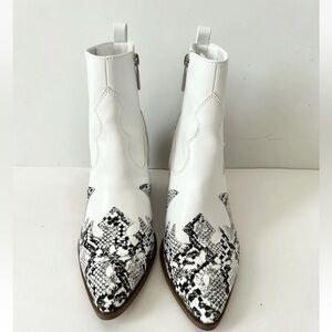 Cape Robbin Janesa Animal Print Western White Ankle Boots NWOT Size 7
